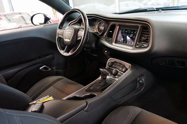 Used 2019 Dodge Challenger SXT image 9