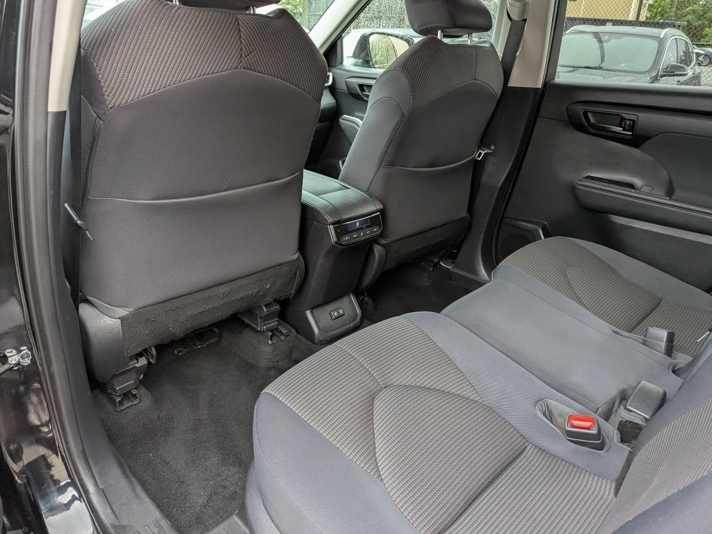 Used 2021 Toyota Highlander LE AWD/4WD image 44