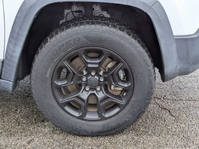 Used 2019 Jeep Cherokee Trailhawk AWD/4WD image 11