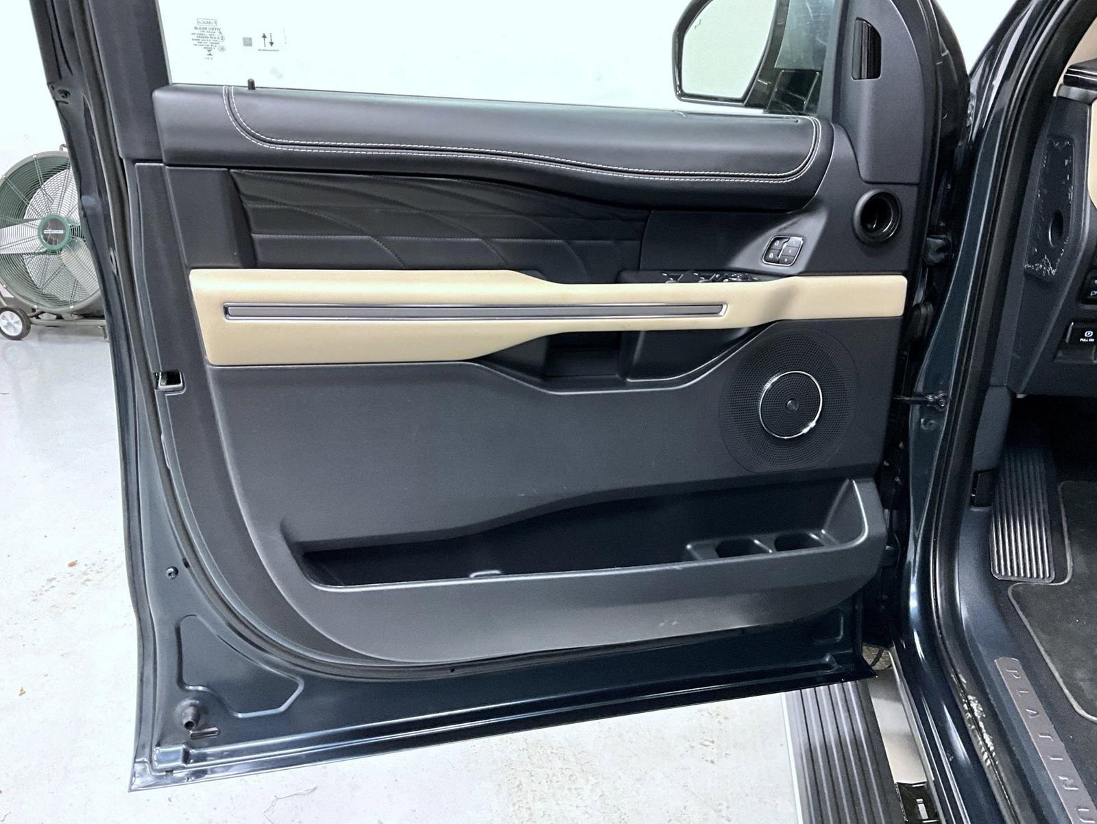 Used 2024 Ford Expedition Platinum image 10