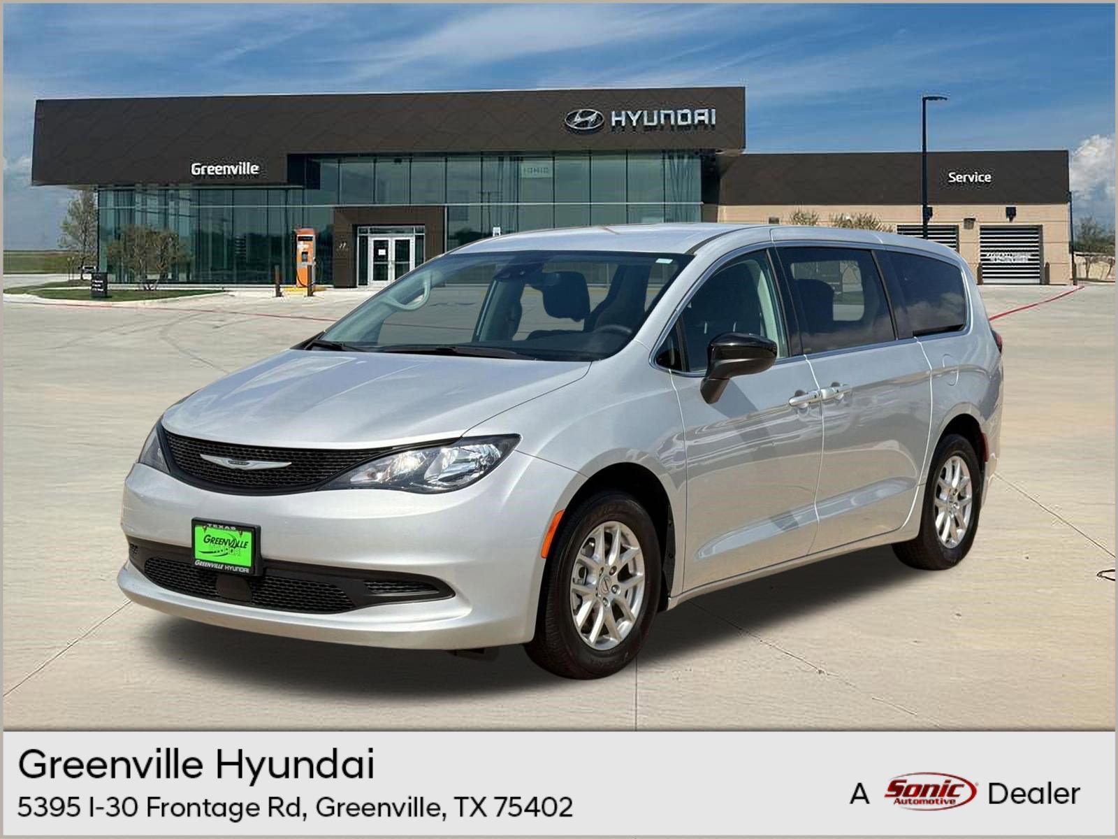 Used 2024 Chrysler Voyager LX image 1