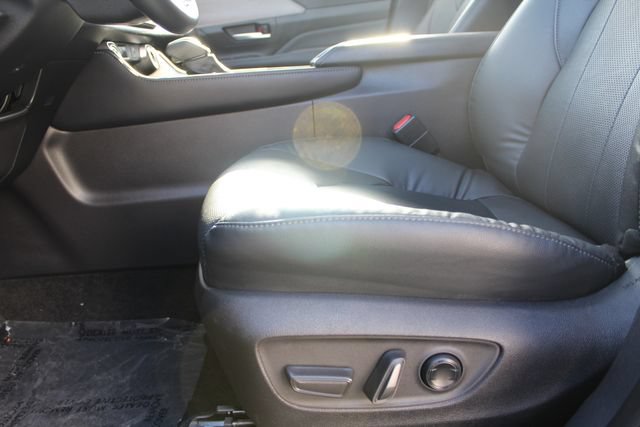 Certified 2025 Toyota Grand Highlander AWD image 62