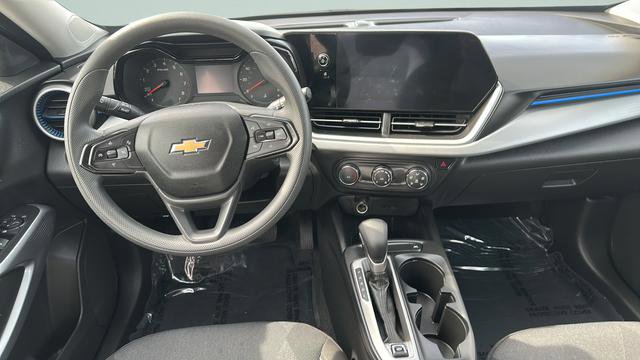 Used 2025 Chevrolet Trax LS FWD image 9