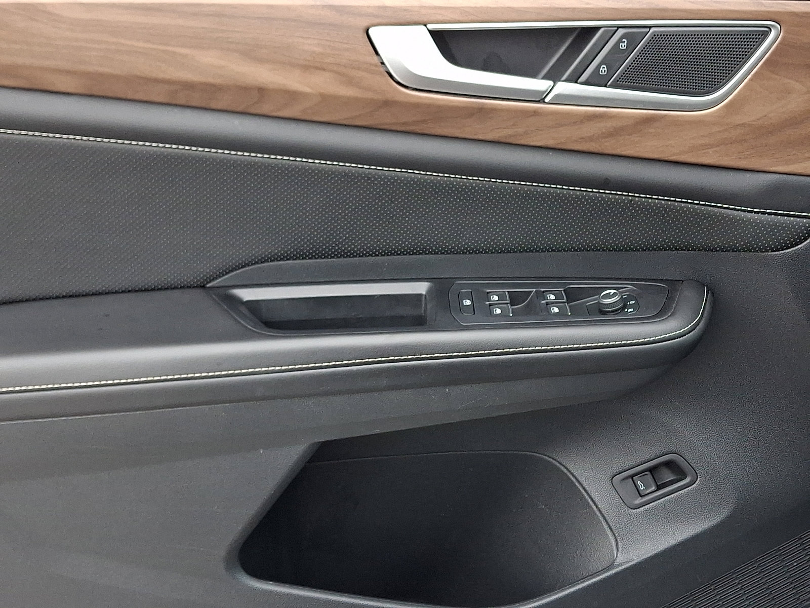 Used 2024 Volkswagen Atlas SE image 14