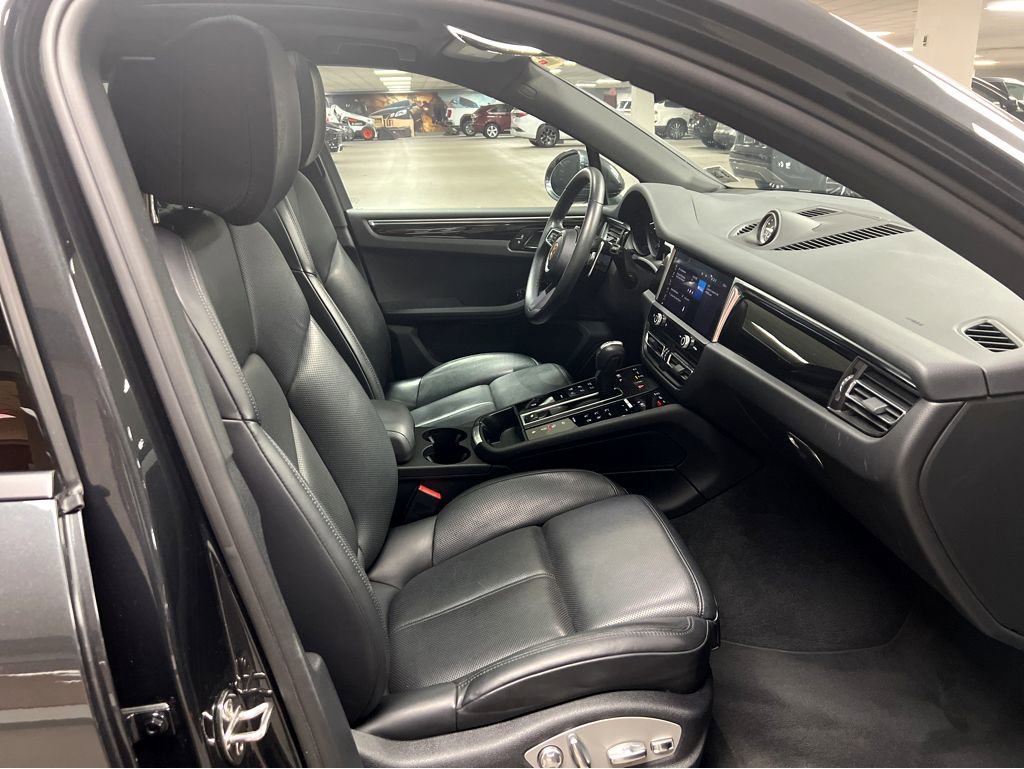 Used 2023 Porsche Macan image 25