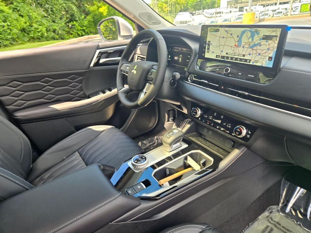 New 2026 Mitsubishi Outlander SEL AWD/4WD image 6