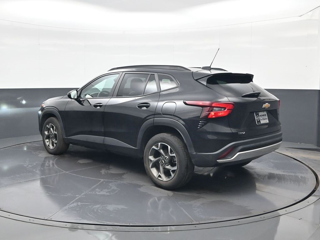 Used 2024 Chevrolet Trax LT w/ LT Convenience Package image 5