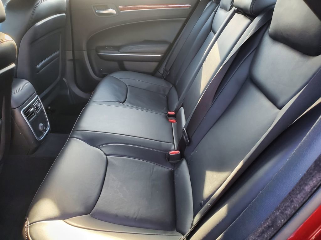 Used 2014 Chrysler 300 w/ Driver Convenience Group image 8