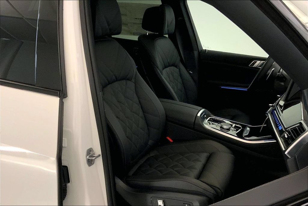New 2026 BMW X5 xDrive50e w/ M Sport Package AWD/4WD image 7