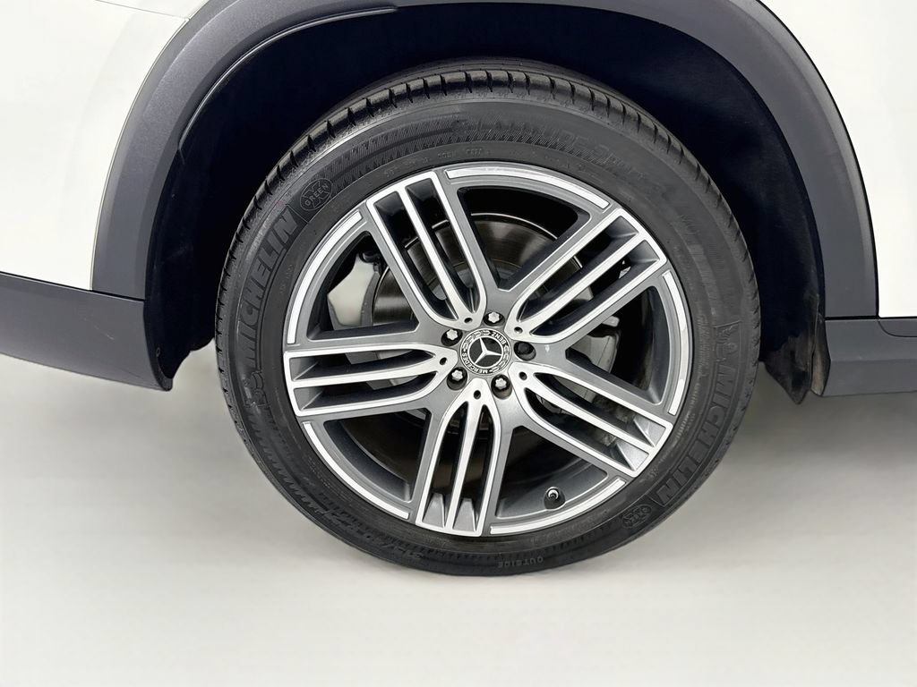 Used 2024 Mercedes-Benz GLS 450 4MATIC image 32