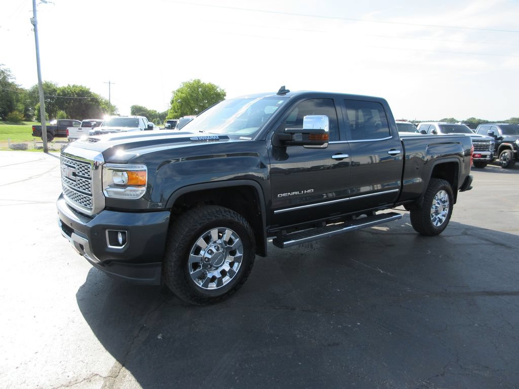 Certified 2019 GMC Sierra 2500 Denali w/ Duramax Plus Package AWD/4WD image 14
