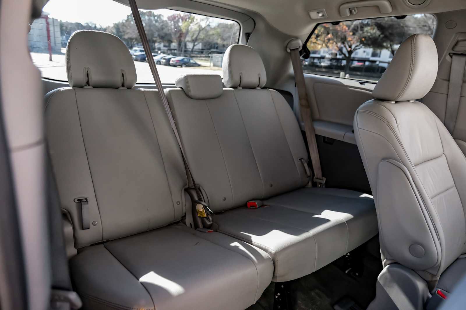 Used 2018 Toyota Sienna XLE image 43