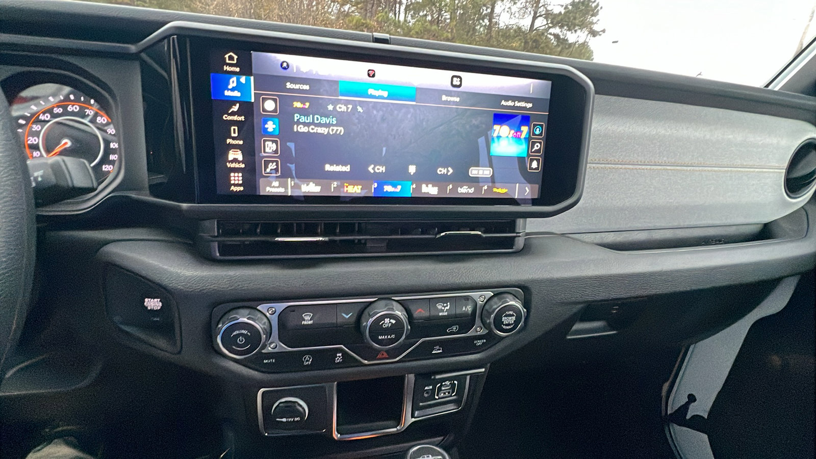 Used 2024 Jeep Gladiator Sport image 32