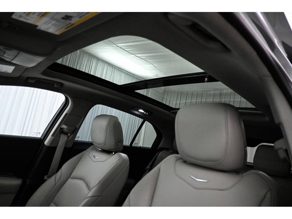 Used 2023 Cadillac XT4 Luxury w/ Cold Weather Package FWD image 34