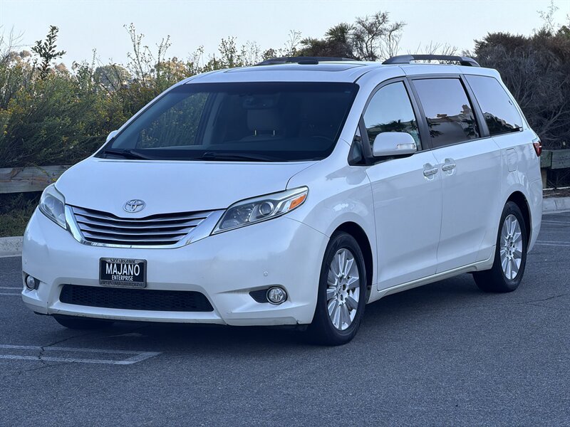 Used 2015 Toyota Sienna Limited Premium FWD image 2