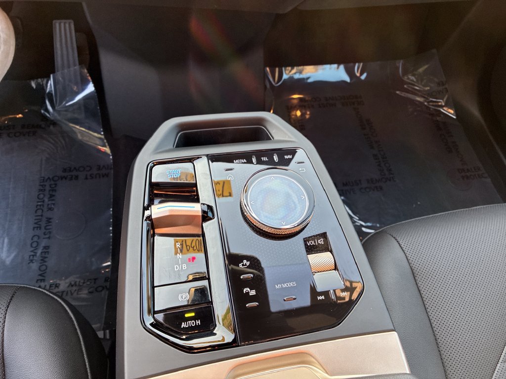 Certified 2025 BMW iX xDrive50 AWD/4WD image 17
