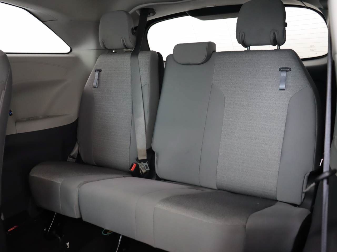 Used 2023 Toyota Sienna LE FWD image 17