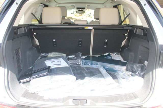 New 2025 Land Rover Discovery Sport S image 12