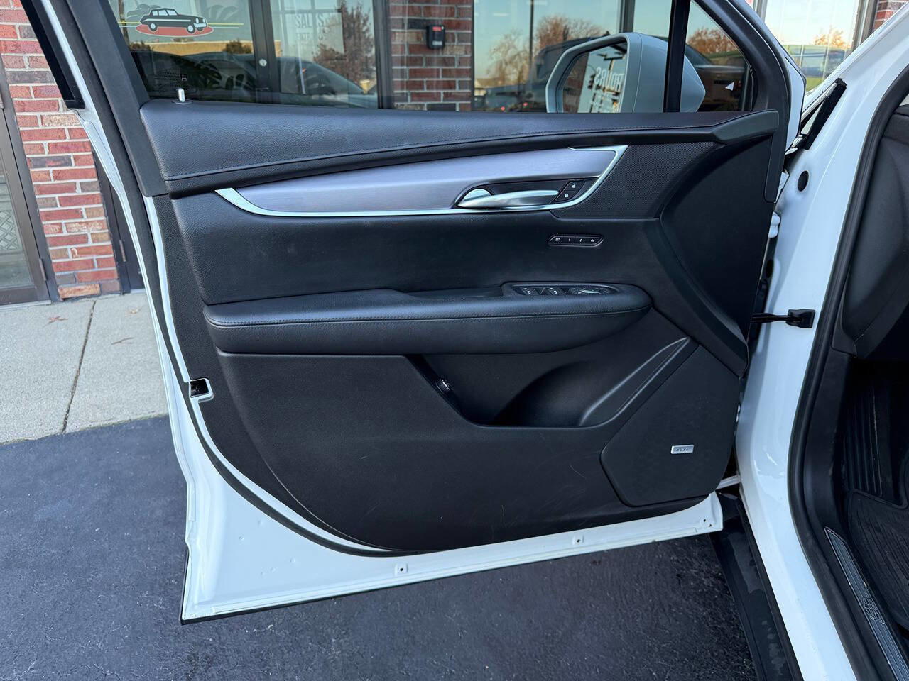 Used 2018 Cadillac XT5 Luxury w/ Driver Awareness Package image 19