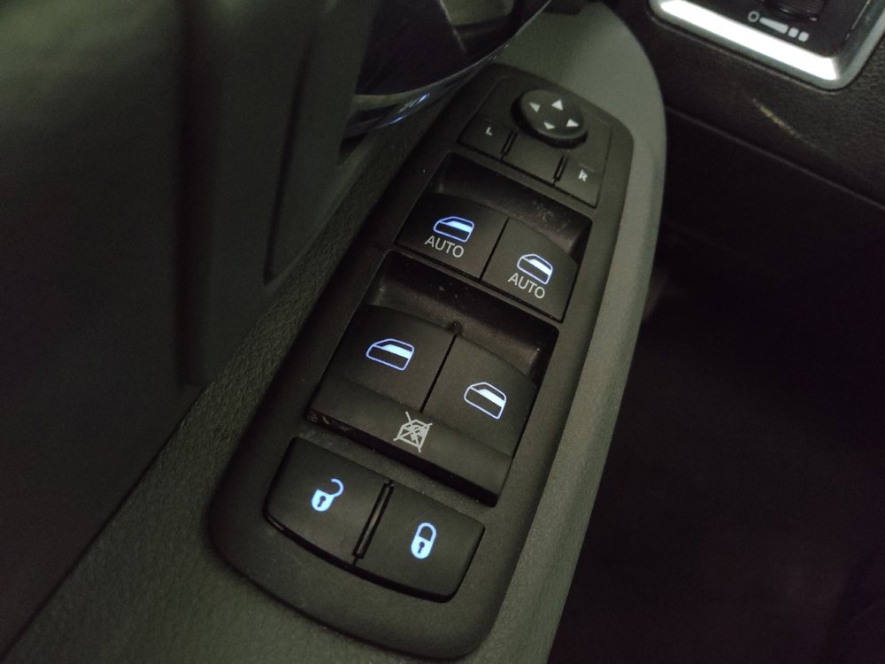 Used 2017 RAM 1500 Classic SLT image 27