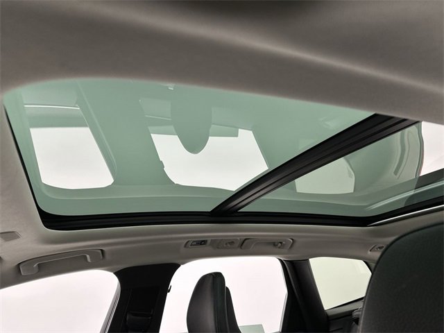 Used 2018 Volvo XC60 T6 Momentum w/ Convenience Package image 22