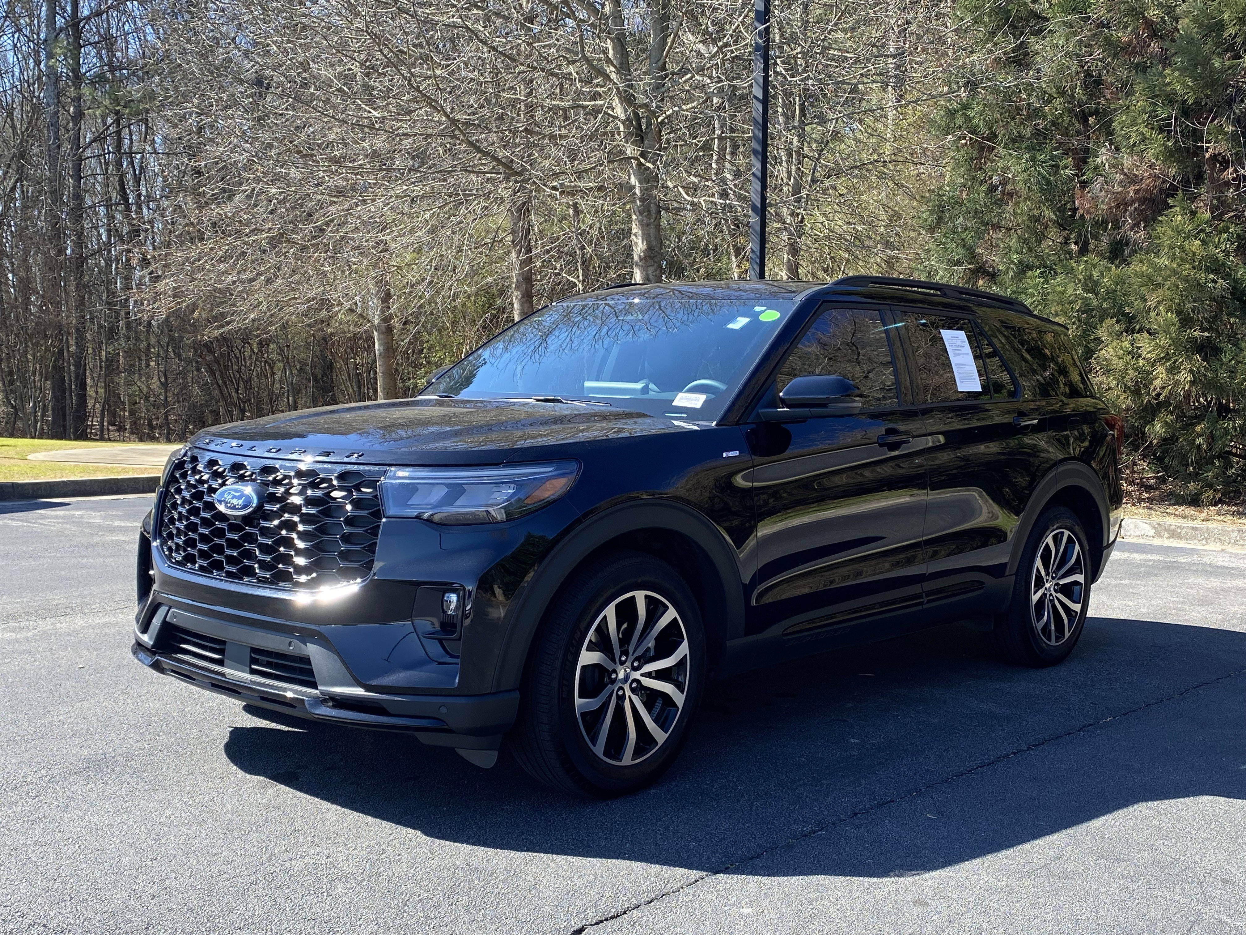 Used 2025 Ford Explorer ST-Line w/ Premium Package image 5