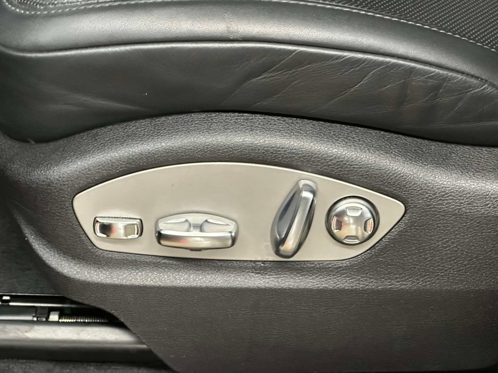 Used 2024 Porsche Macan AWD/4WD image 14