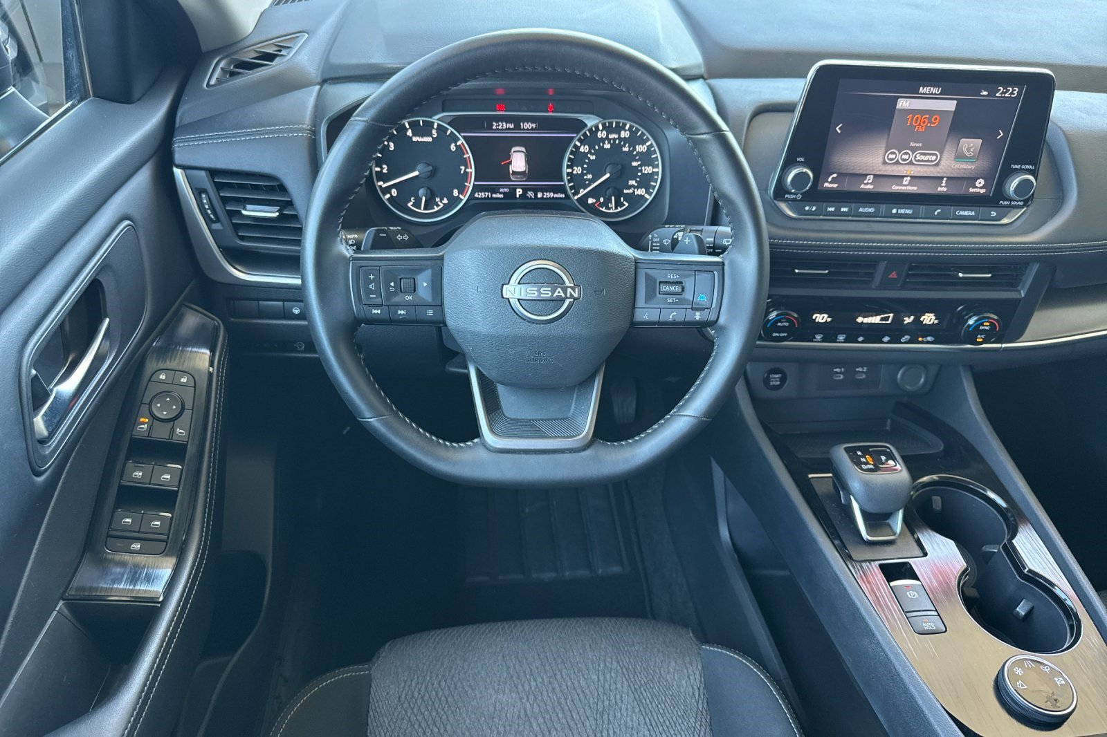 Used 2025 Nissan Rogue SV AWD/4WD image 29