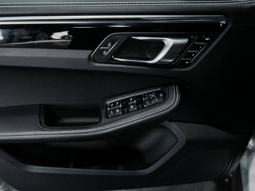 Used 2023 Porsche Macan image 12