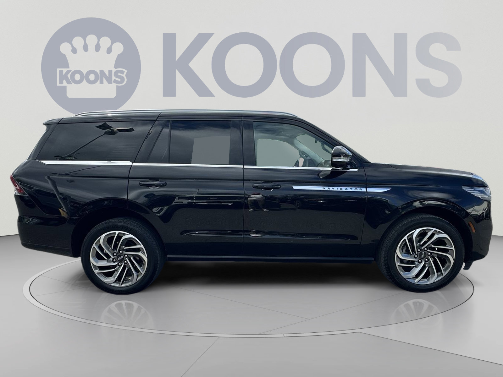 Used 2025 Lincoln Navigator Reserve AWD/4WD image 12