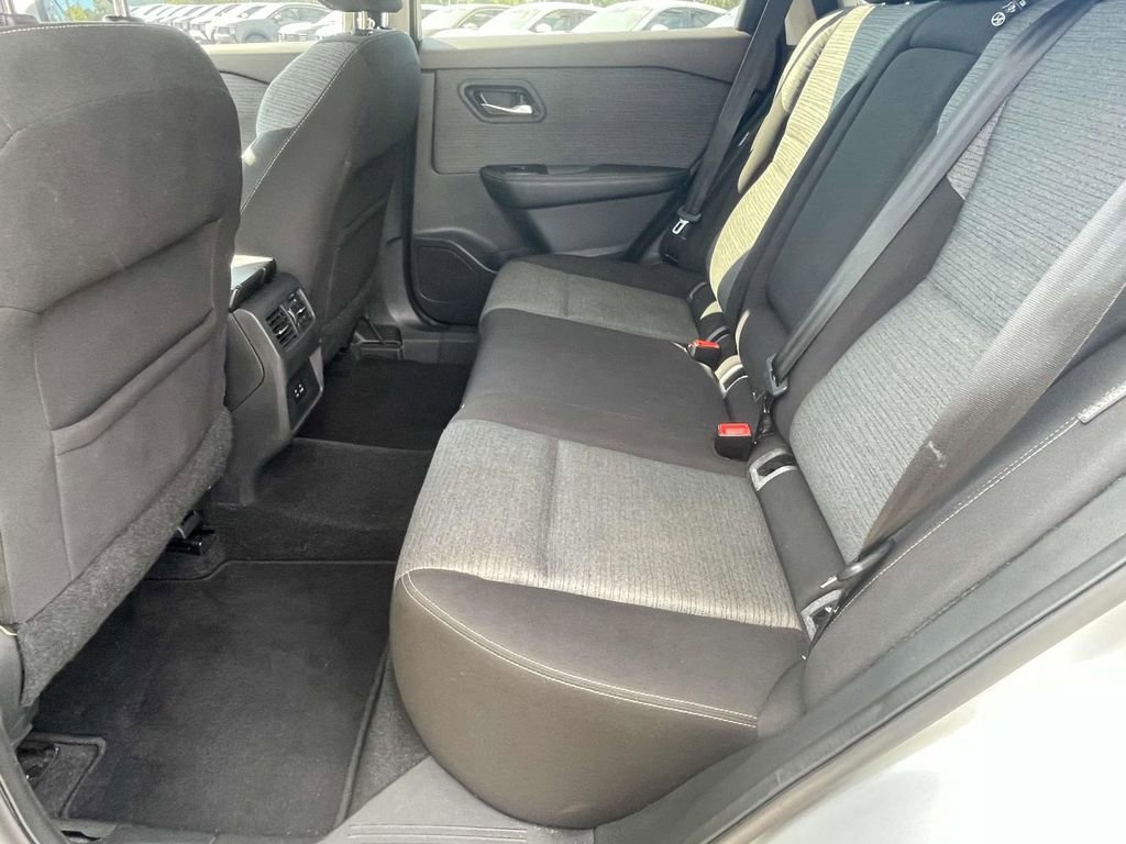 Used 2021 Nissan Rogue SV image 11