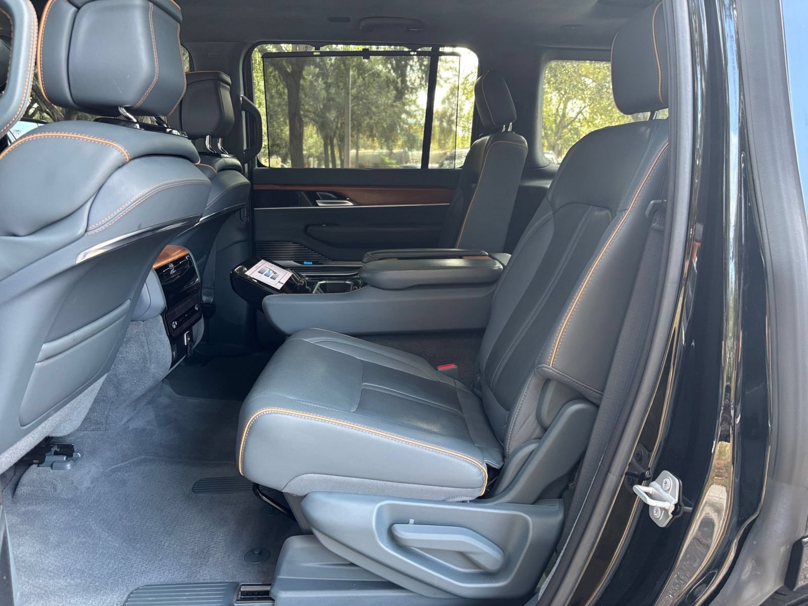 Used 2023 Jeep Grand Wagoneer Series II AWD/4WD image 29