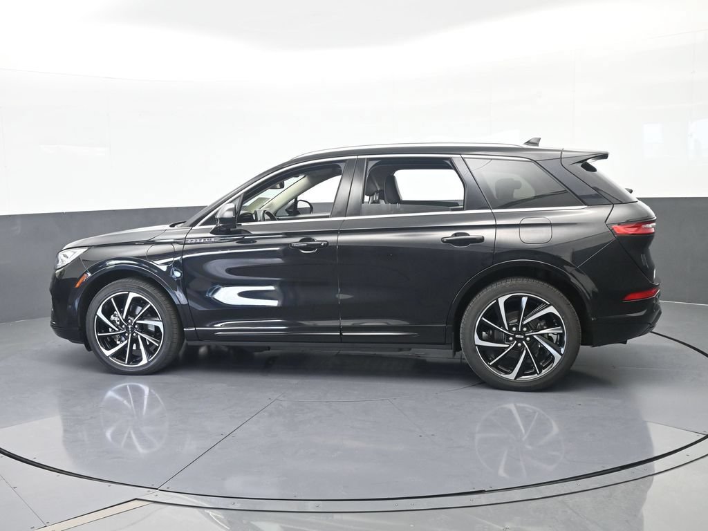 Used 2024 Lincoln Corsair Grand Touring AWD/4WD image 3