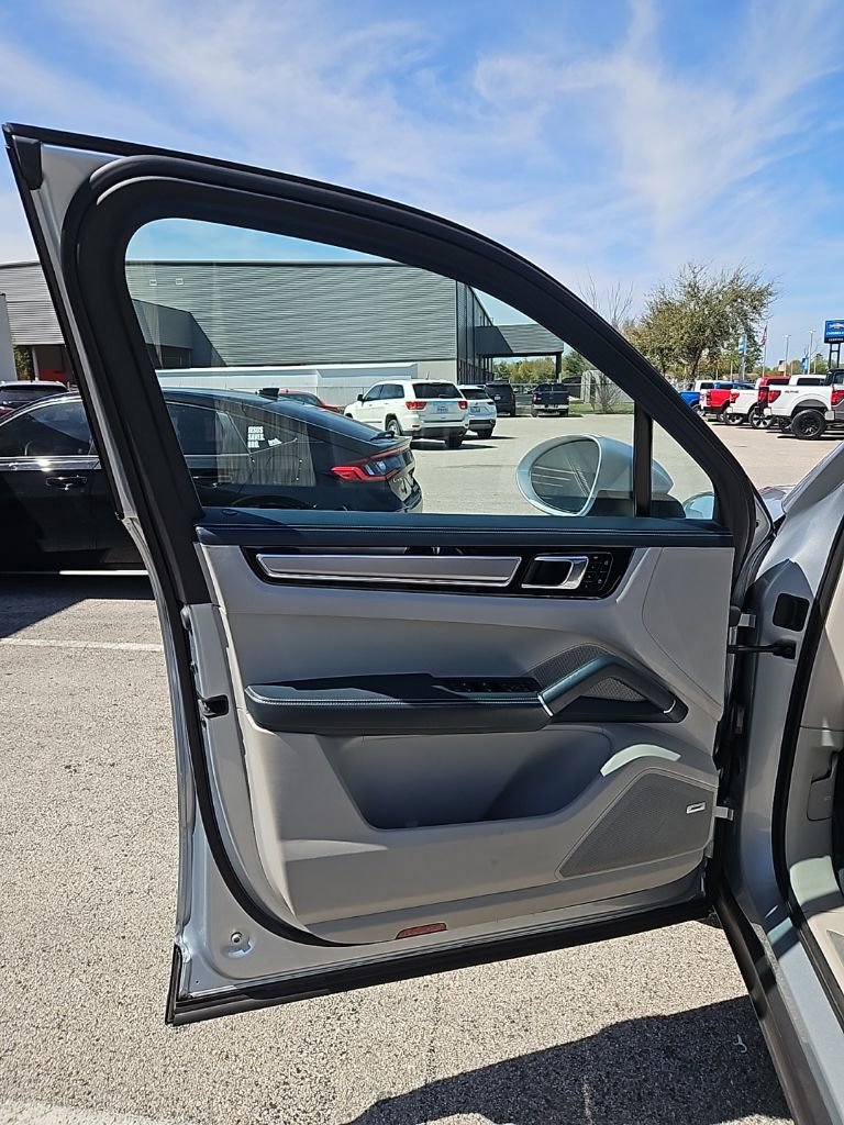 Used 2019 Porsche Cayenne E-Hybrid image 10