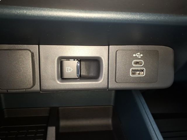 Used 2025 Ford Maverick Lariat w/ 4K Tow Package image 20