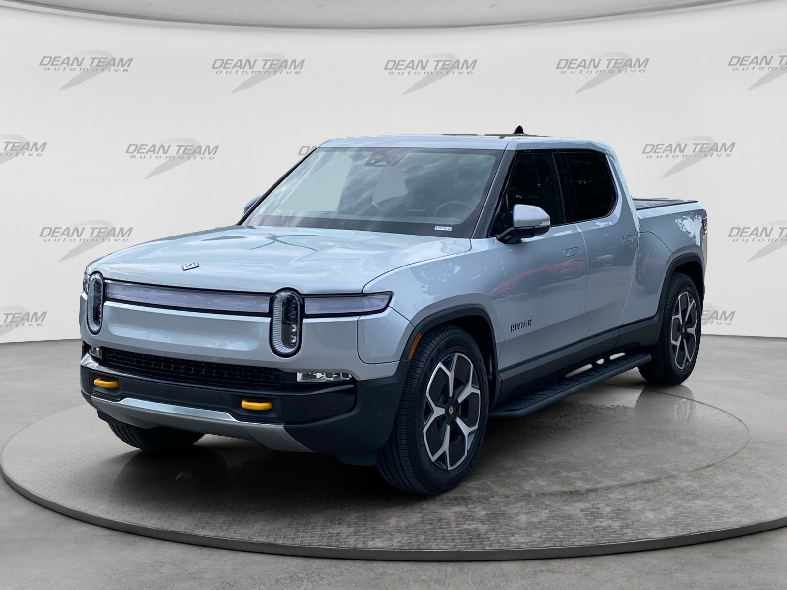 Used 2024 Rivian R1T Adventure Dual AWD/4WD image 3