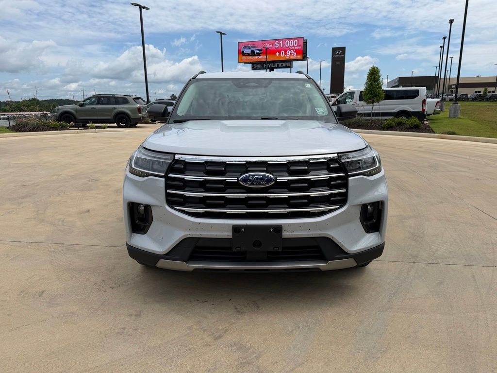Used 2025 Ford Explorer Active w/ Active Comfort Package RWD image 8