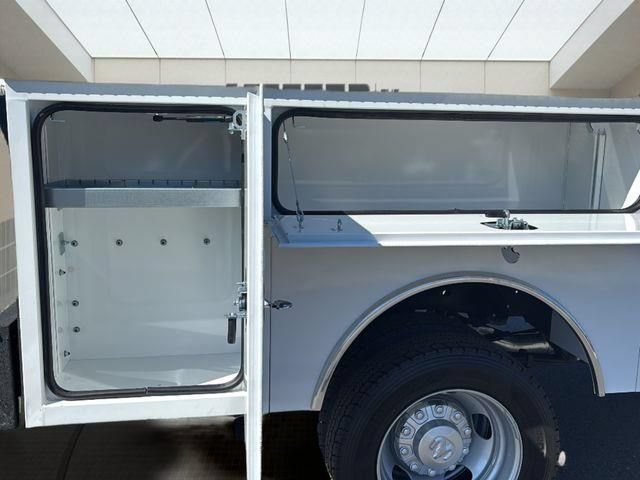 New 2026 RAM 5500 Tradesman w/ Chrome Appearance Group AWD/4WD image 53