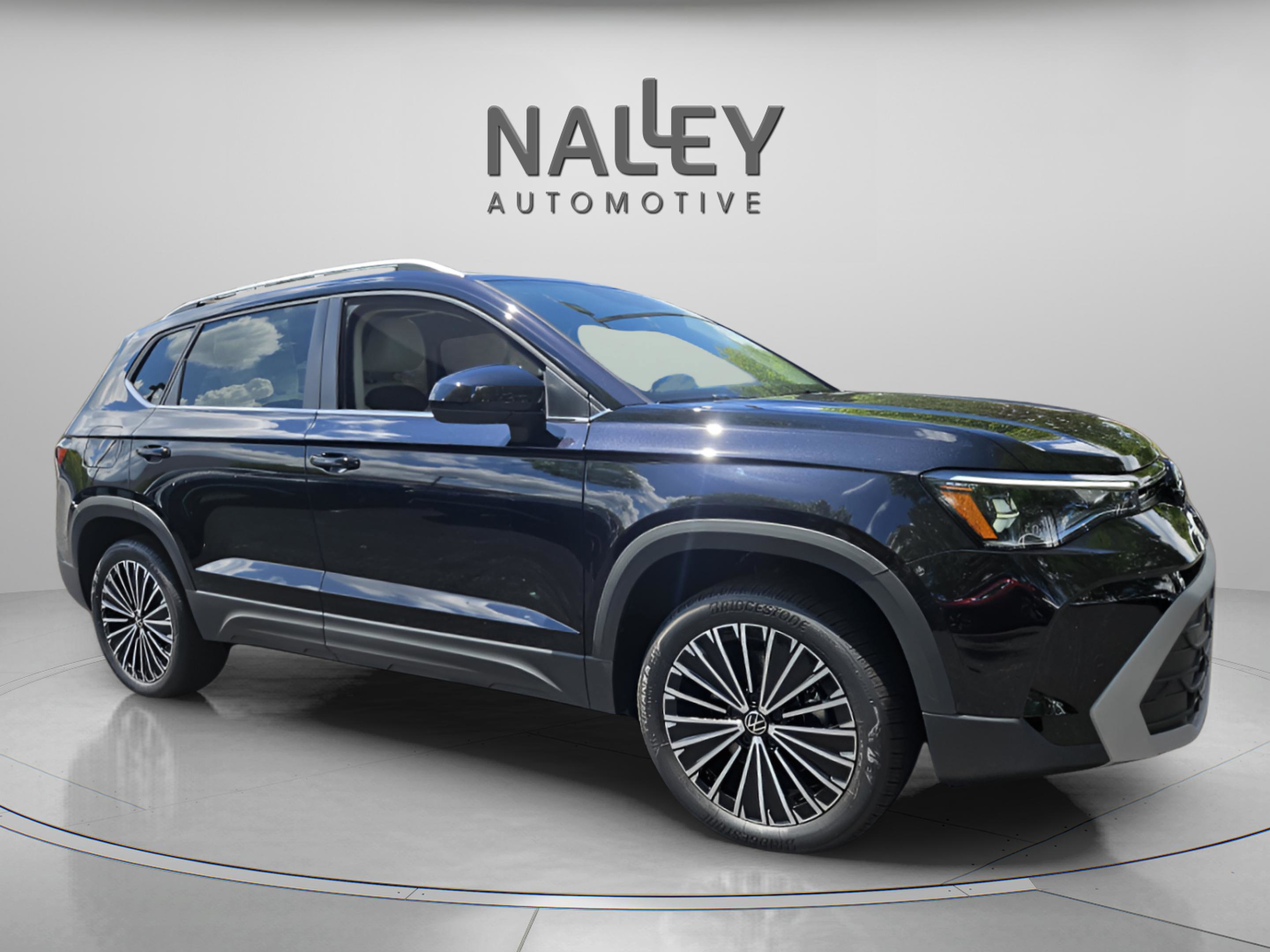 New 2025 Volkswagen Taos SE image 7