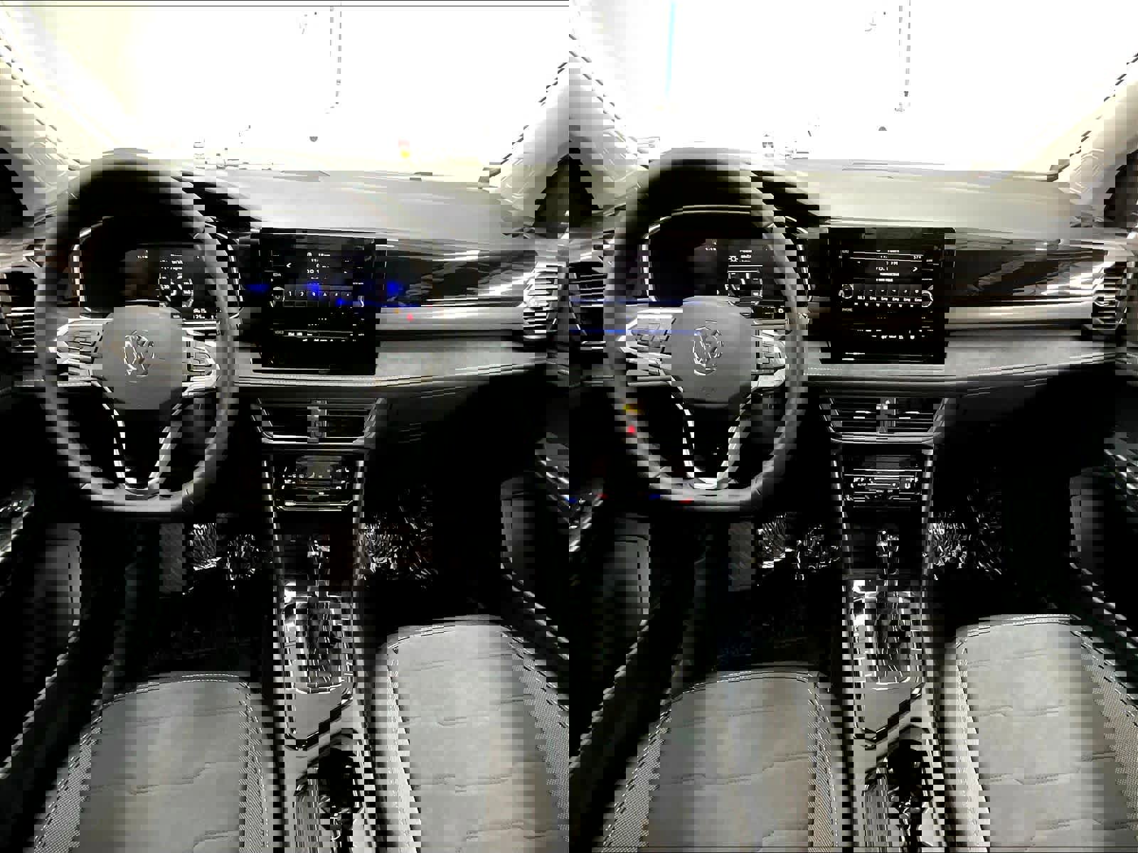 New 2026 Volkswagen Taos SE image 7