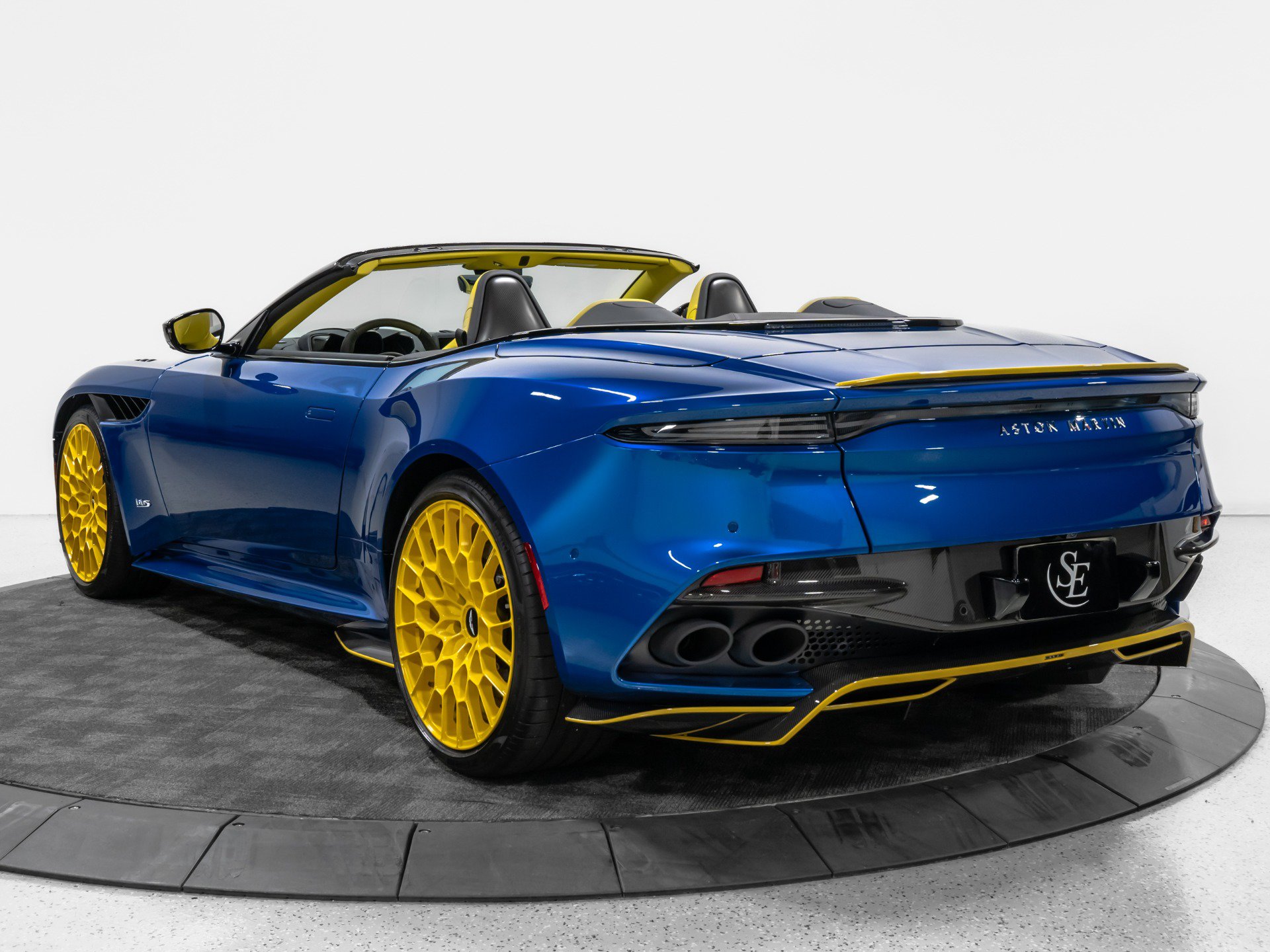 Used 2023 Aston Martin DBS Superleggera Volante RWD image 5