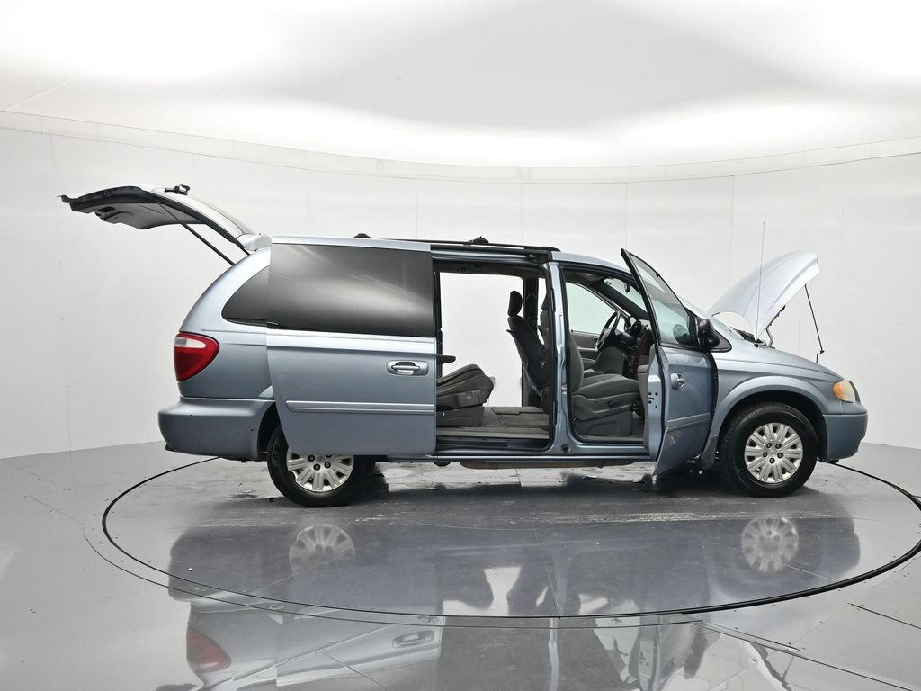 Used 2005 Chrysler Town & Country LX w/ Popular Equipment Group II FWD image 45