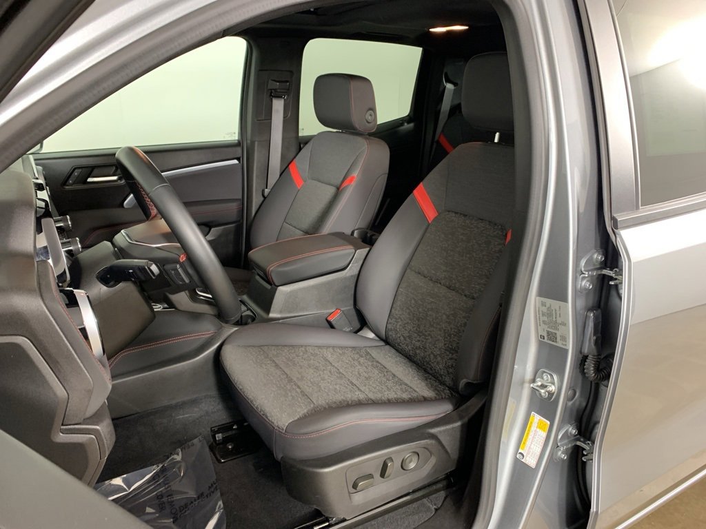 Used 2024 Chevrolet Colorado Z71 w/ Z71 Convenience Package 2 image 27