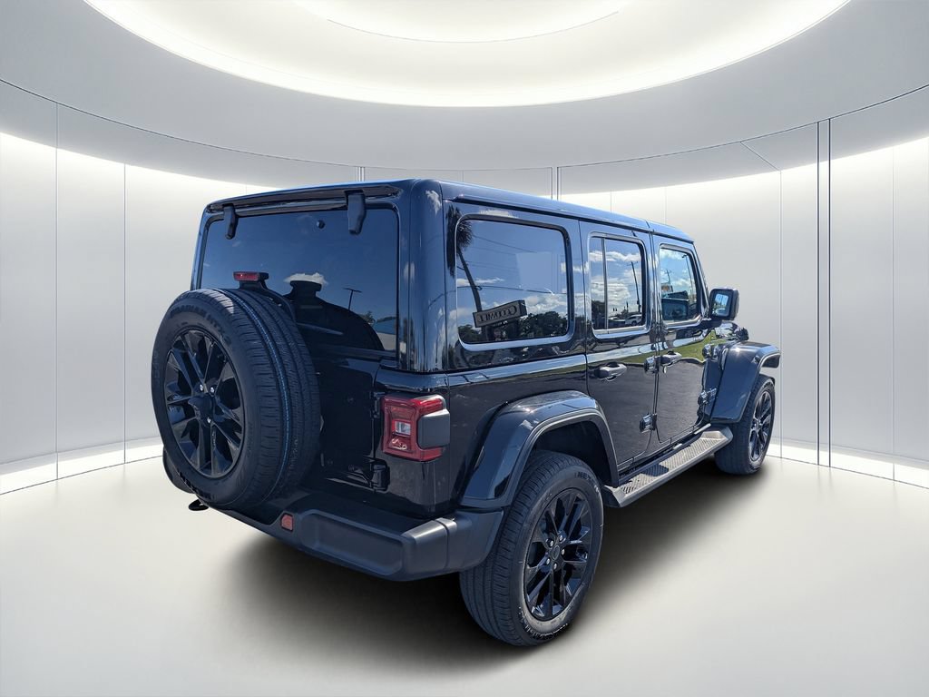 Used 2025 Jeep Wrangler Unlimited Sahara AWD/4WD image 3