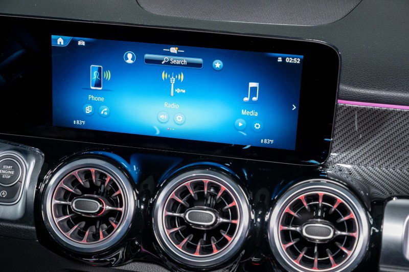 Certified 2025 Mercedes-Benz GLB 35 AMG 4MATIC image 19