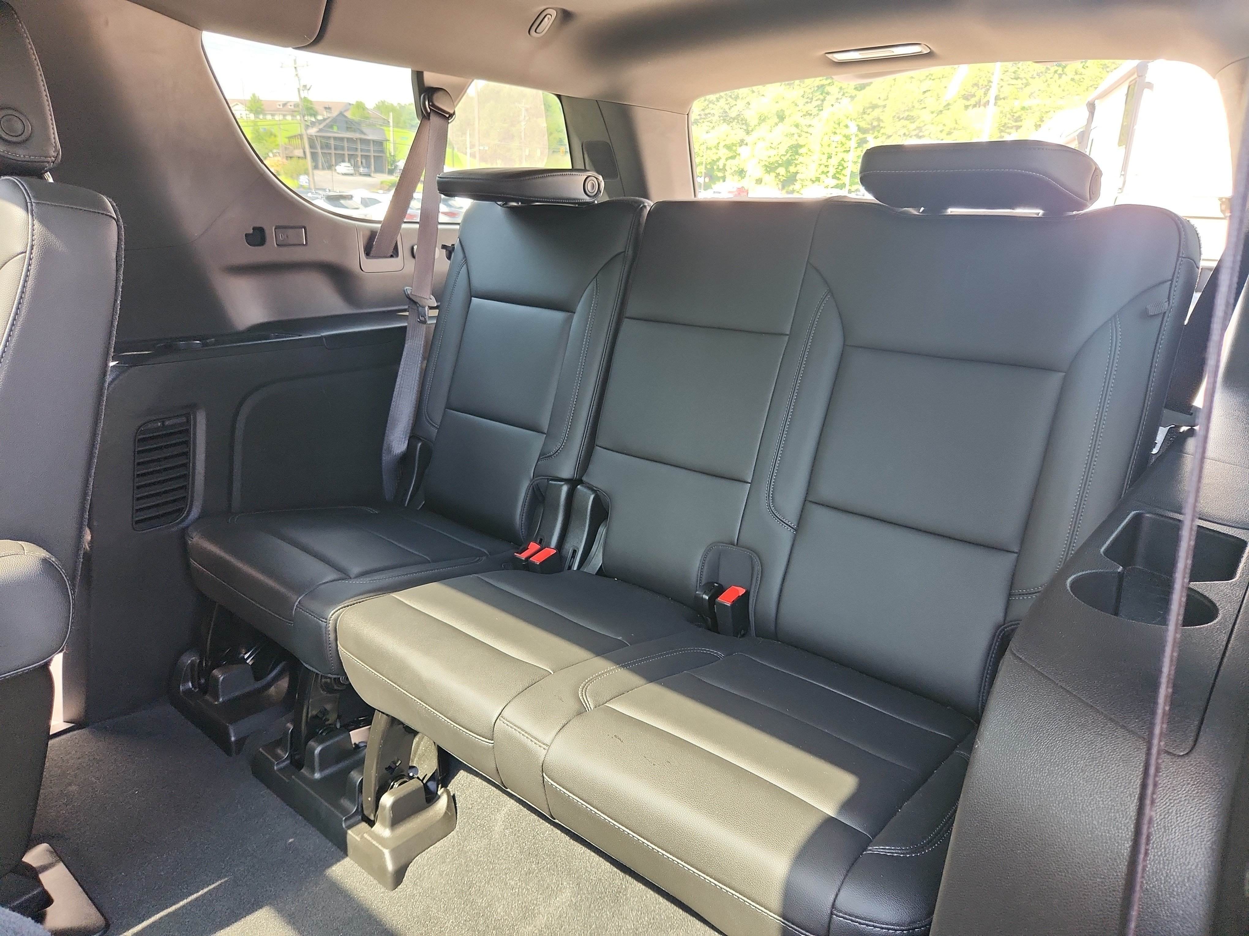 Used 2021 Chevrolet Suburban Z71 w/ Z71 Signature Package AWD/4WD image 38