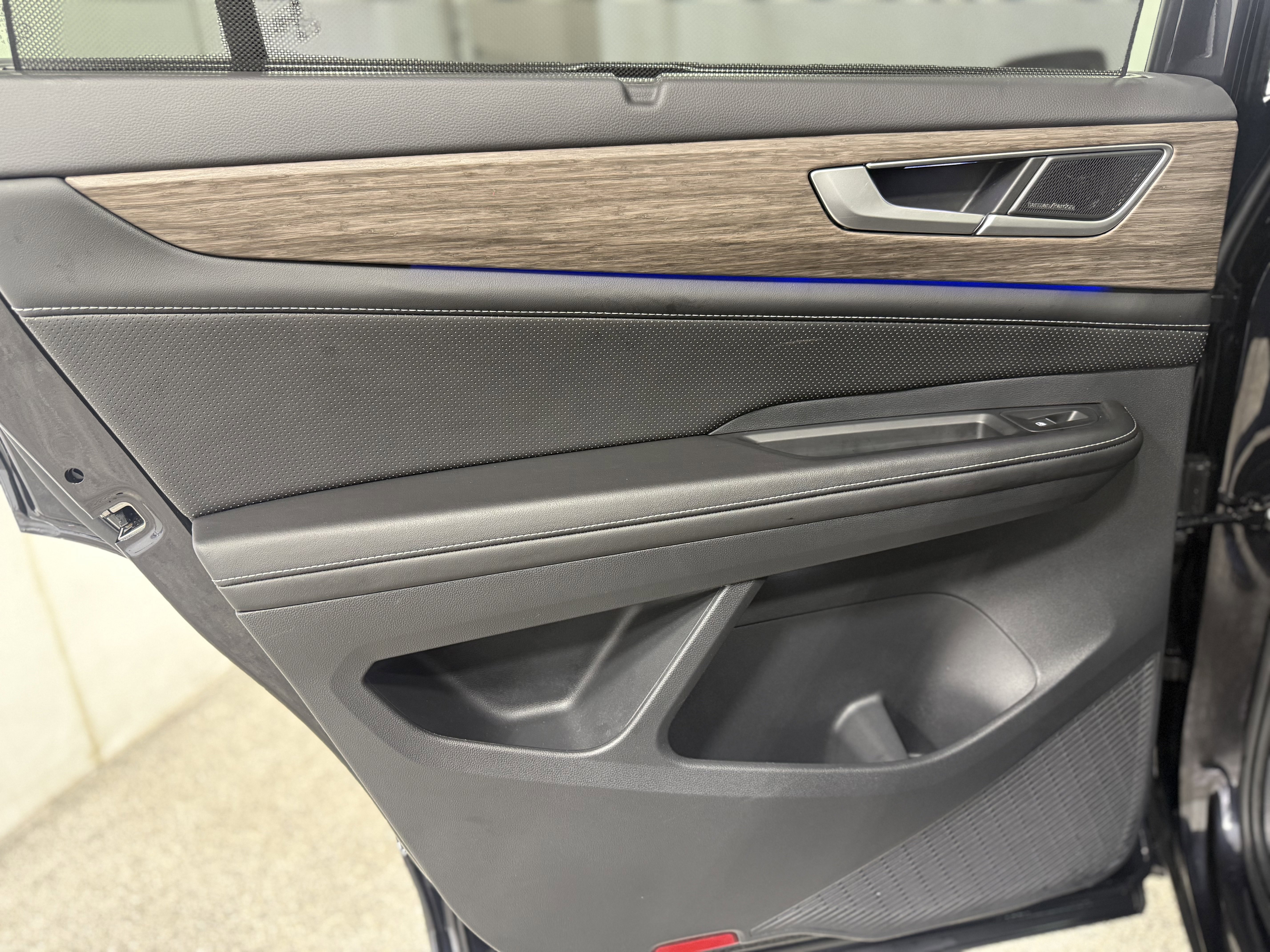 Used 2024 Volkswagen Atlas SEL Premium R-Line image 24