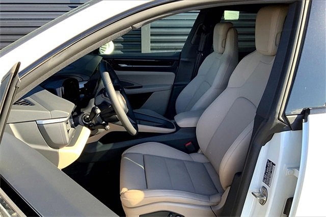 New 2025 Porsche Macan 4S Electric image 5