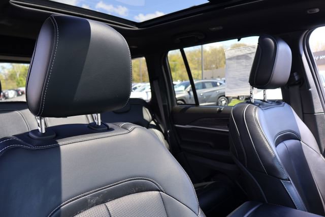 Used 2024 Jeep Grand Cherokee Limited w/ Luxury Tech Group II AWD/4WD image 19
