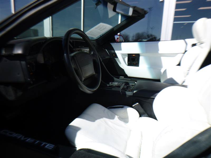 Used 1992 Chevrolet Corvette Convertible RWD image 10